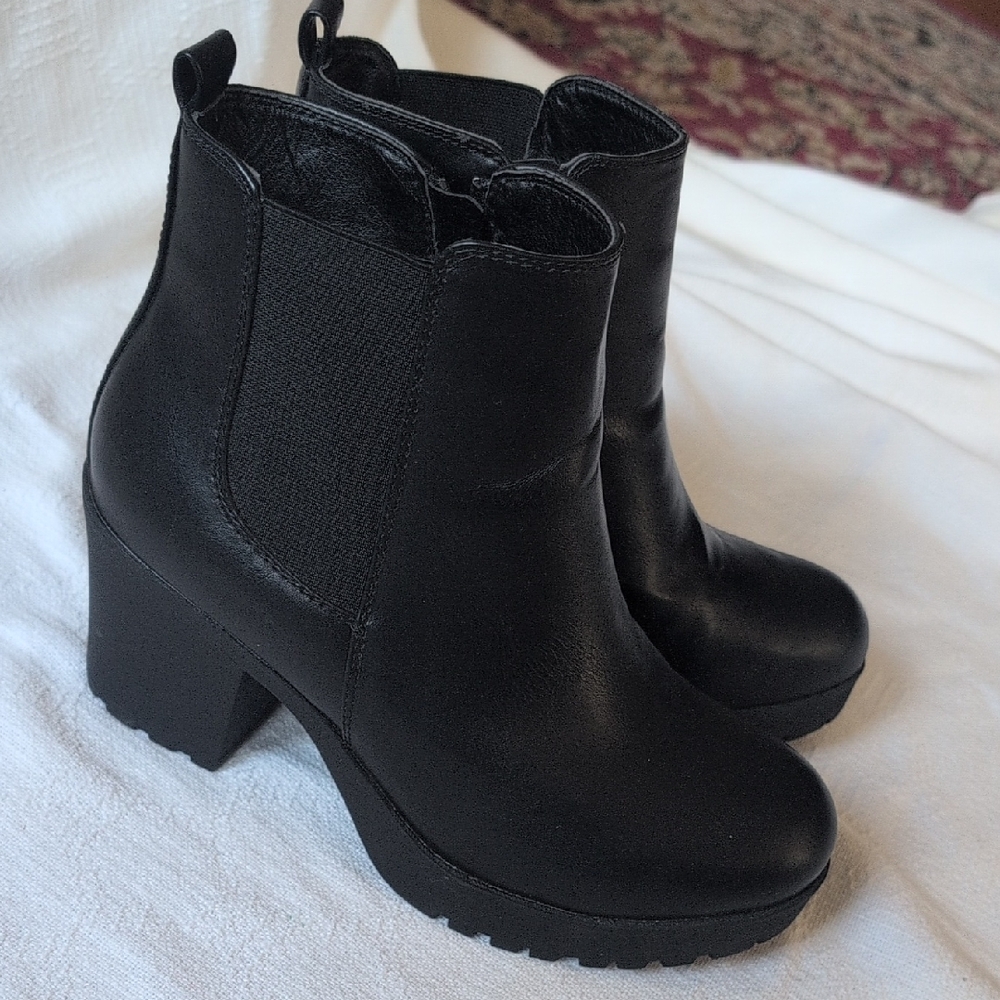 Refresh Black Heeled Ankle Boots